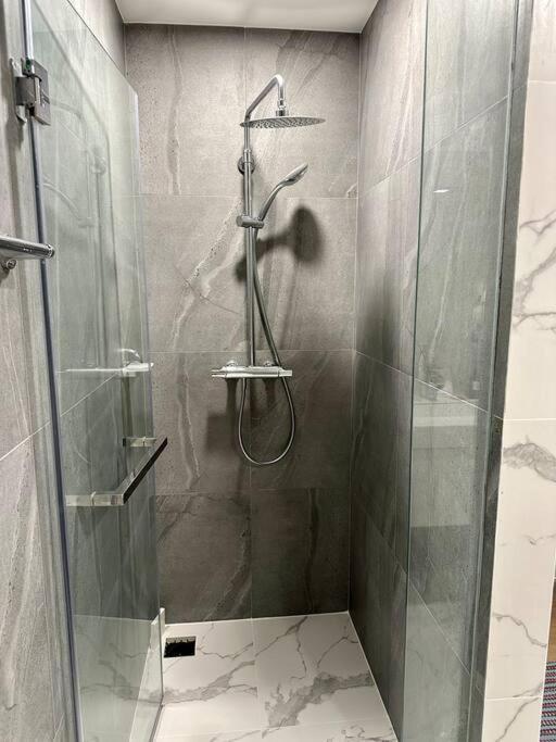 צ'יאנג מאי Astra Sky River High Floor,3 Bedrooms 97㎡ 山景房带浴缸 מראה חיצוני תמונה