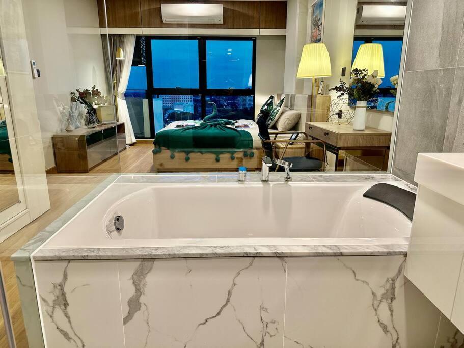 צ'יאנג מאי Astra Sky River High Floor,3 Bedrooms 97㎡ 山景房带浴缸 מראה חיצוני תמונה