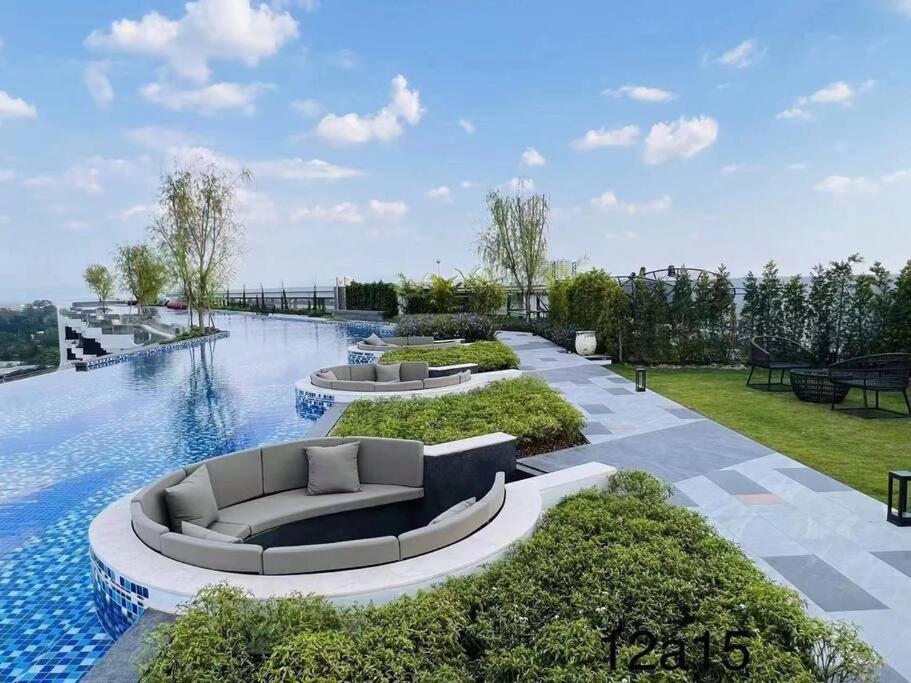 צ'יאנג מאי Astra Sky River High Floor,3 Bedrooms 97㎡ 山景房带浴缸 מראה חיצוני תמונה
