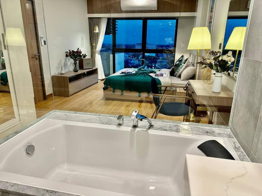 צ'יאנג מאי Astra Sky River High Floor,3 Bedrooms 97㎡ 山景房带浴缸 מראה חיצוני תמונה